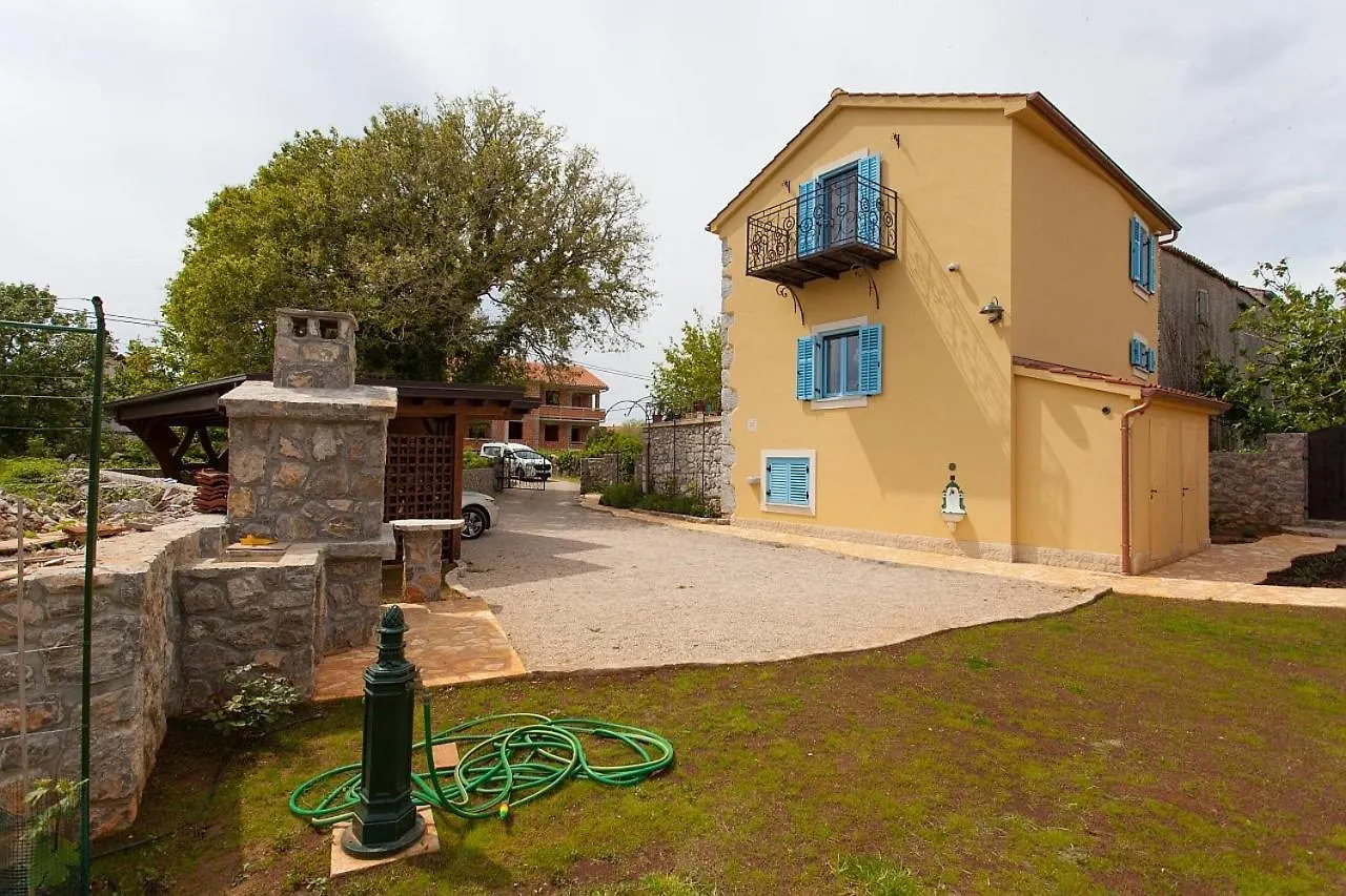 Apartments With A Parking Space Kornic, Krk - 11506 Croácia