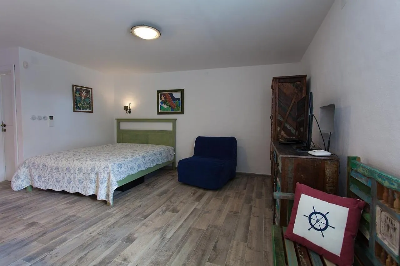 Apartments With A Parking Space Kornic, Krk - 11506 Croatie